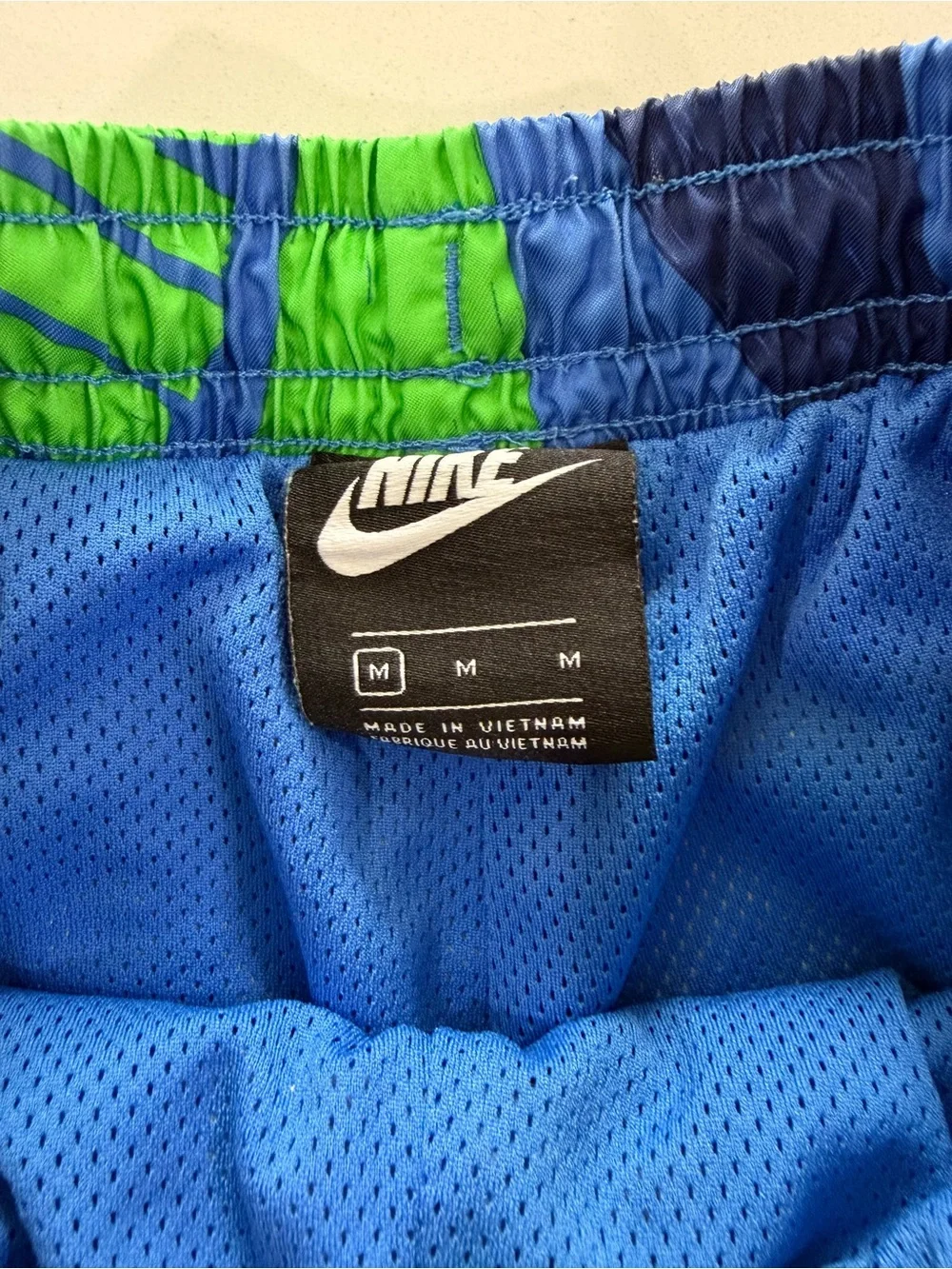 Nike Boys Swim Trunks Size Medium Blue Green Graphic All Over Logo Print Lined